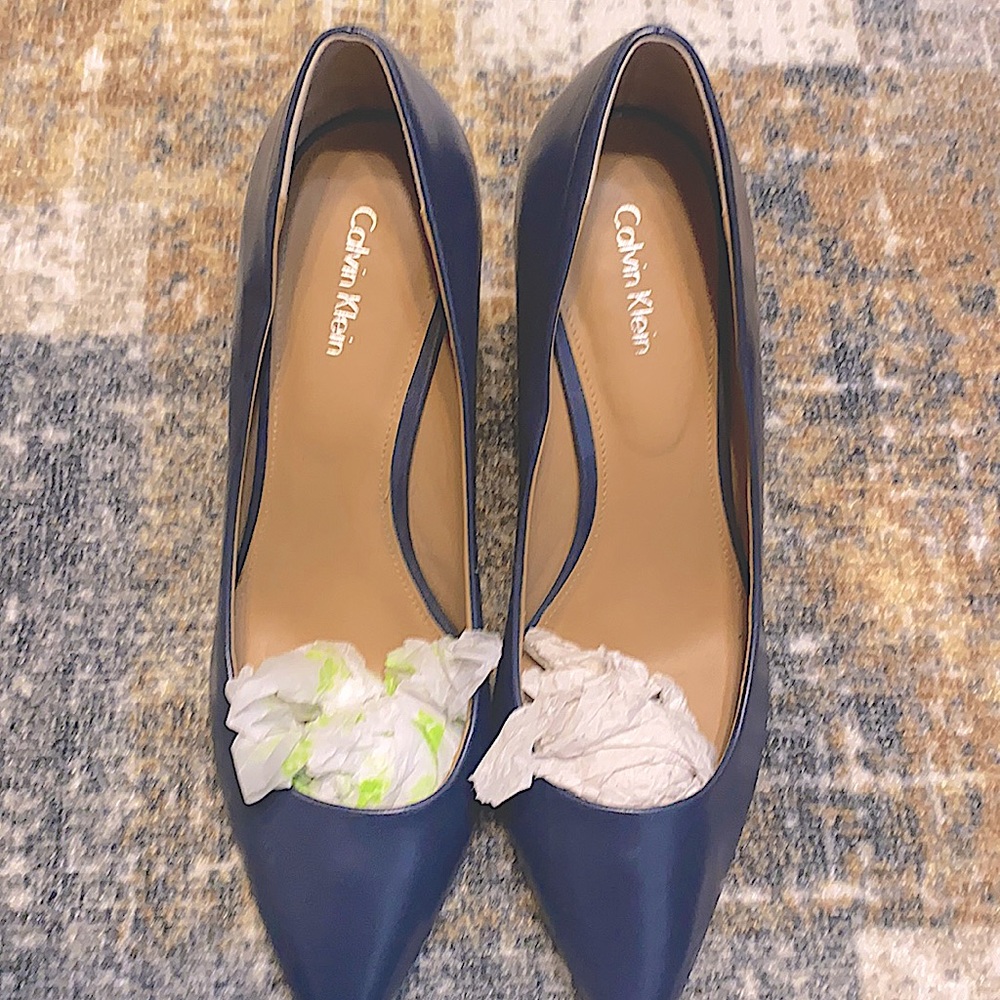 Calvin Klein Navy Blue dress shoes w/heels